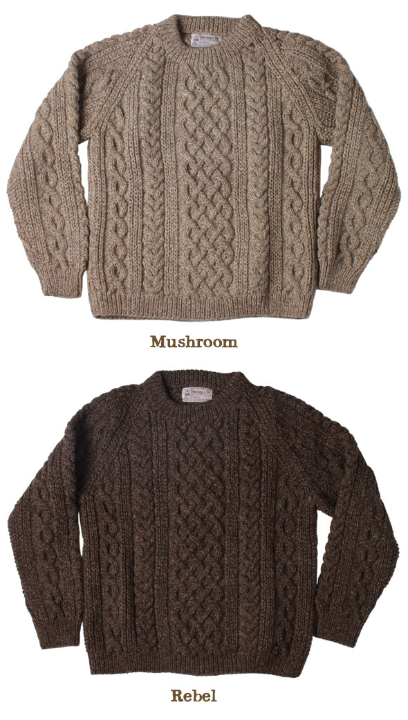 ２色から選べるハンドニット。スコットランドの熟練ニッターが編んだ至高のセーターです。