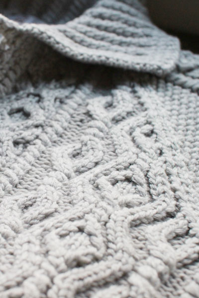 細やかな模様と美しい編み目が印象的。