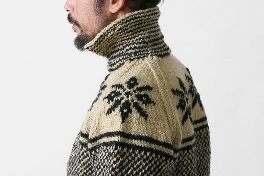 トラディッショナルインバーアラン　ハンドニット　バーズアイパターン　襟があるのがうれしいセーター。