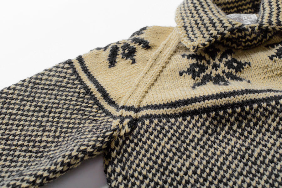 トラディッショナルインバーアラン　ハンドニット　バーズアイパターン　丁寧な編み目。手編みで出せる暖かさが特徴。熟練したニッターが丁寧に仕上げています。